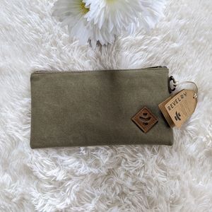 REVELRY 'NWT' Unisex 11x6 Khaki Toiletry Case